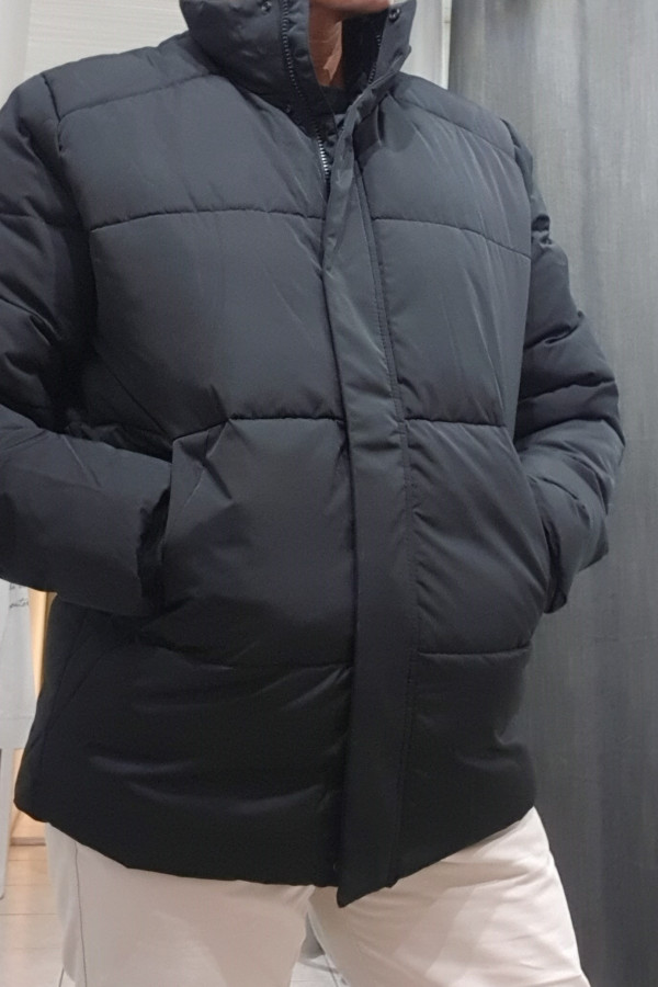 Recycled down jacket. 100% recycled polyester.